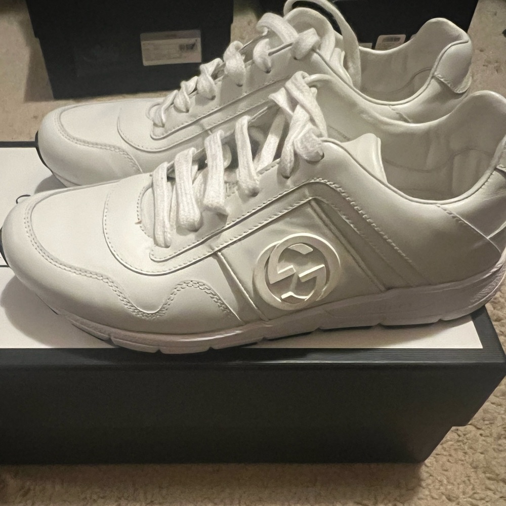 Gucci white leather sneaker size 9
